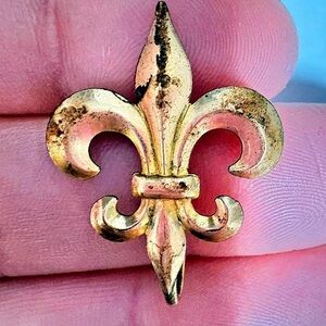 Vintage rough Gold tone signed Fleur-de-Lis Brooch